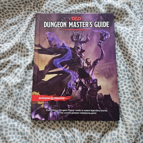 Dungeons & Dragons 5e Dungeon Master's Guide - Picture 1 of 3